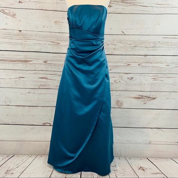 David’s Bridal A-line blue fit and flare formal Size 2